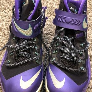 Men’s Nike athletic shoes